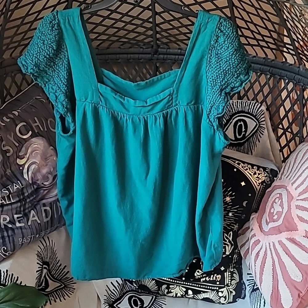Crochet sleeve top - Picture 1 of 3